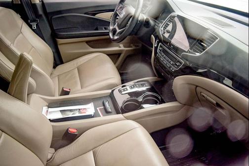 2022 Honda Pilot Touring 8-Passenger