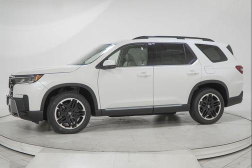 Platinum White Pearl 2026 Honda Pilot Touring 8-Passenger