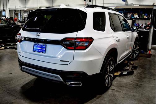 2024 Honda Pilot Touring 8-Passenger