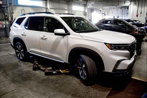 2024 Honda Pilot Touring 8-Passenger