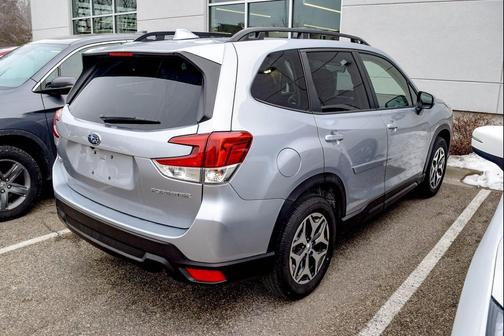 2023 Subaru Forester Premium