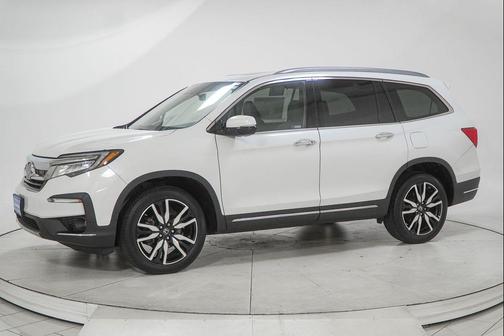 Platinum White Pearl 2022 Honda Pilot Touring 8-Passenger