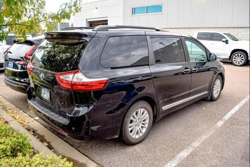 2017 Toyota Sienna XLE