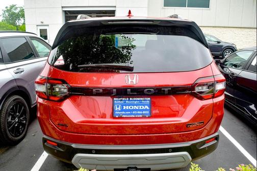 Radiant Red Metallic II 2025 Honda Pilot TrailSport