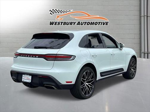 2022 Porsche Macan Base