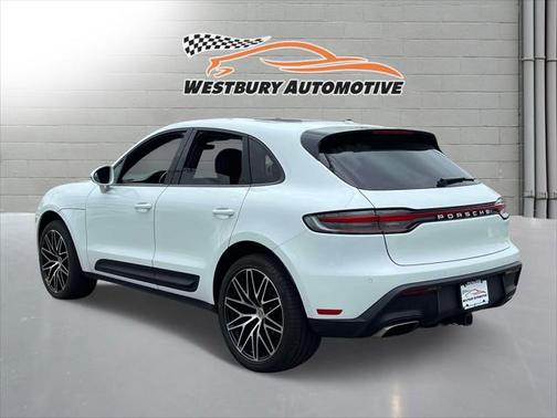 2022 Porsche Macan Base