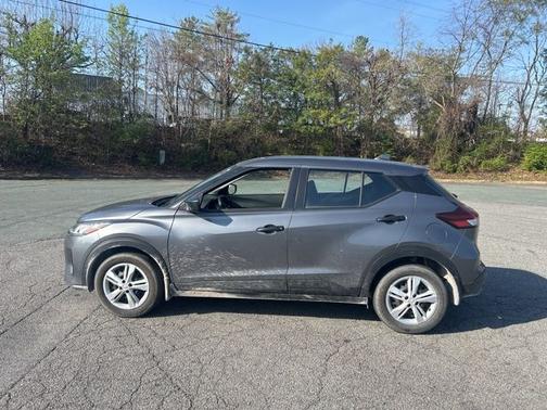 Gun Metallic 2025 Nissan Kicks Play S