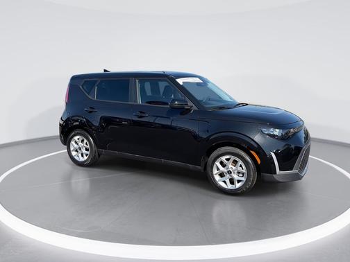 Fusion Black 2025 Kia Soul LX