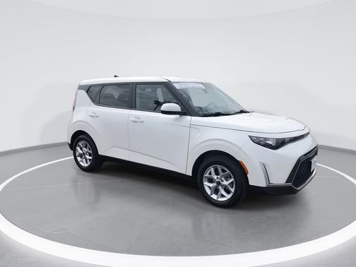 Snow White Pearl 2025 Kia Soul LX