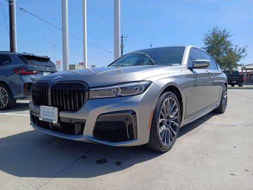2022 BMW 740 i