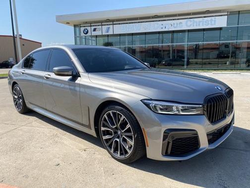 2022 BMW 740 i