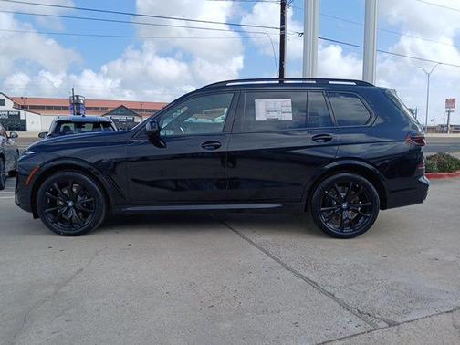 0475 2026 BMW X7 M60i