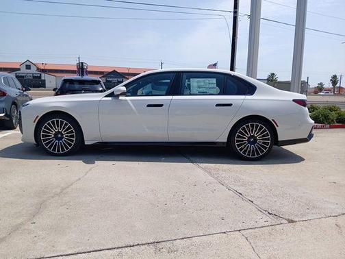 0300 2026 BMW 760 xDrive