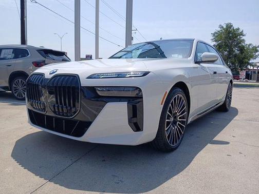 0300 2026 BMW 760 xDrive