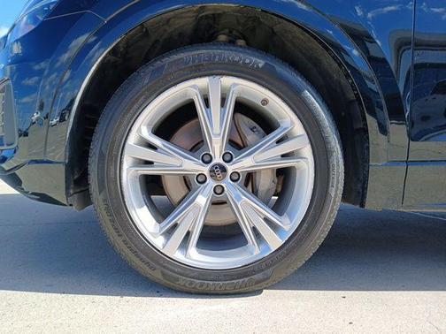 2022 Audi Q8 55 Premium Plus