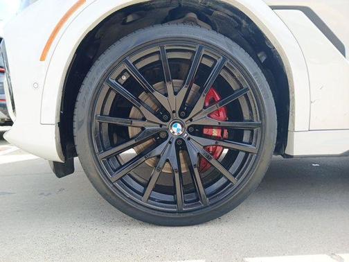 Mineral White Metallic 2023 BMW X6 xDrive40i