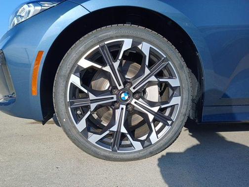 2025 BMW 330 i