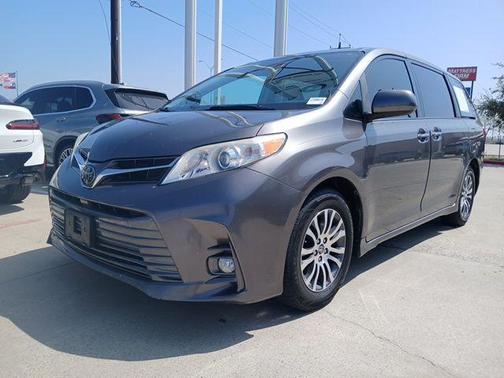 2018 Toyota Sienna XLE