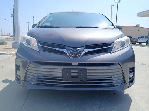 2018 Toyota Sienna XLE