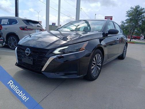 Super Black Clearcoat 2024 Nissan Altima 2.5 SV