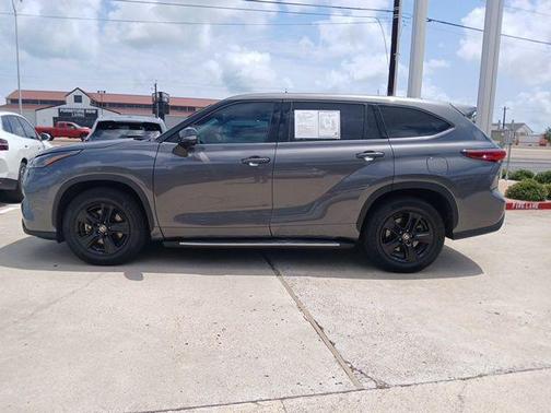 2022 Toyota Highlander Hybrid LE
