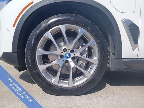 Alpine White 2025 BMW X5 PHEV xDrive50e