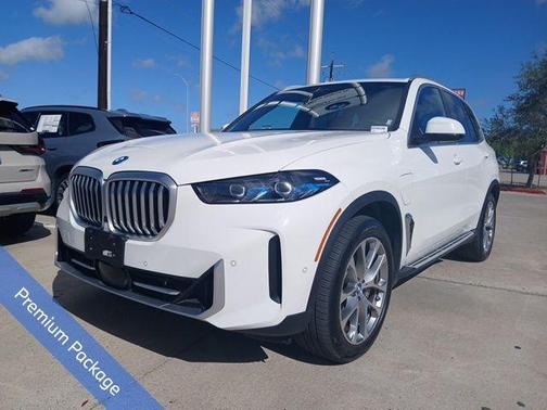 Alpine White 2025 BMW X5 PHEV xDrive50e