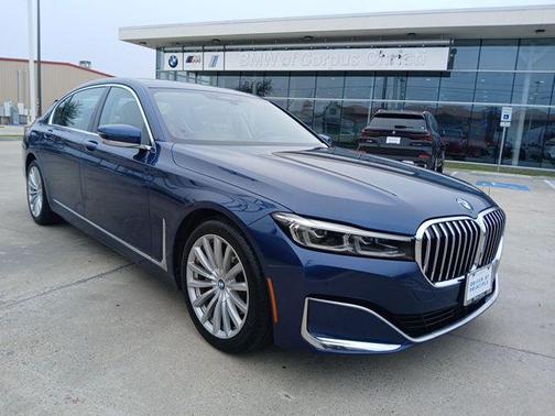 2022 BMW 740 i