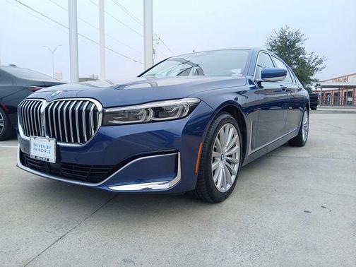 2022 BMW 740 i