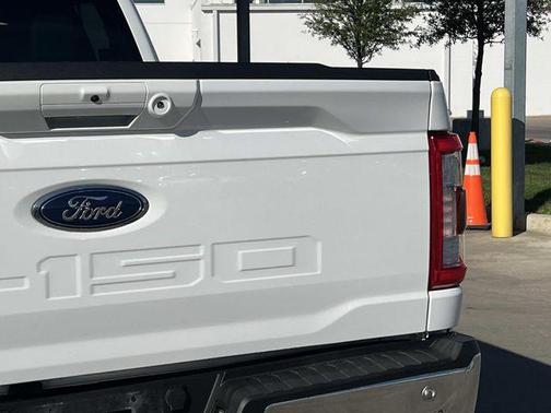 Oxford White 2022 Ford F-150 Lariat