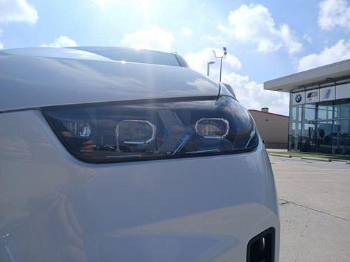 Mineral White Metallic 2026 BMW X5 PHEV xDrive50e