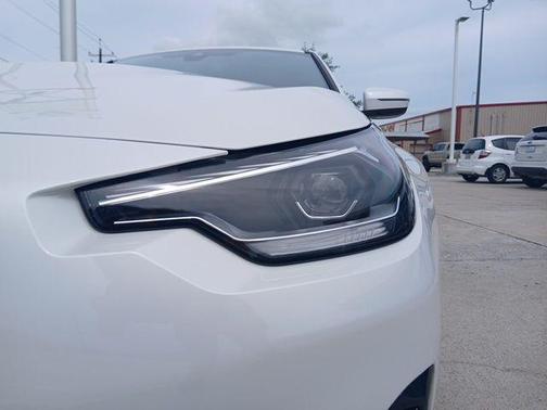 2025 BMW 230 i