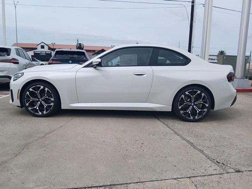 2025 BMW 230 i