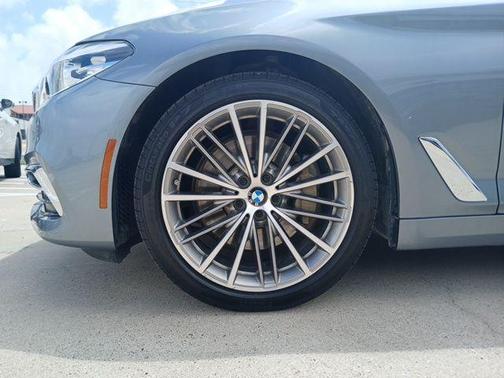 2019 BMW 530 530i