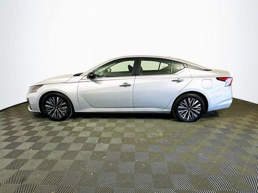 Brilliant Silver Metallic 2024 Nissan Altima 2.5 SV