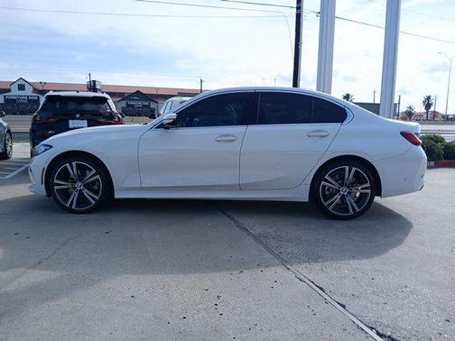 Alpine White 2024 BMW 330 330i