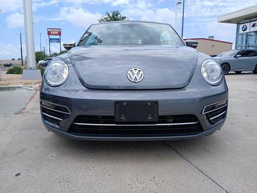 Platinum Gray Metallic 2019 Volkswagen Beetle 2.0T SE