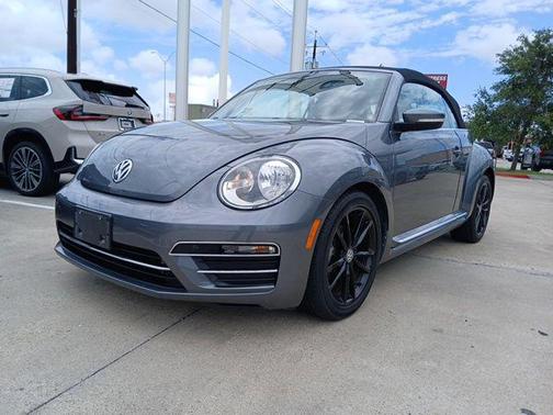 Platinum Gray Metallic 2019 Volkswagen Beetle 2.0T SE