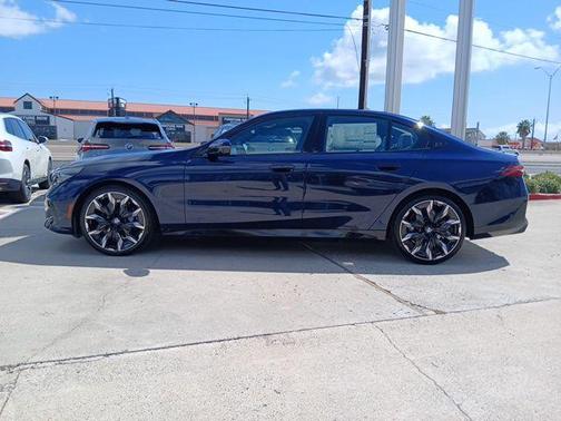 Tanzanite Blue II Metallic 2026 BMW 530 530i