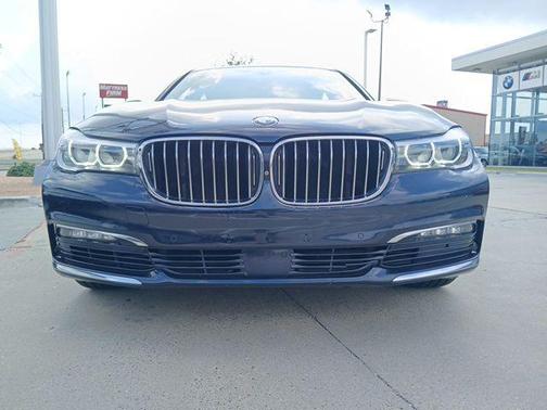 2017 BMW 740 740i