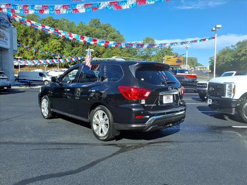 2018 Nissan Pathfinder SL