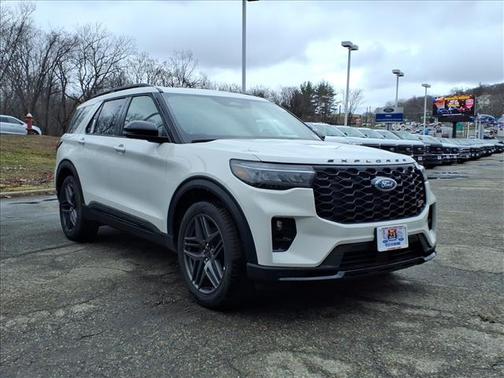 Star White Metallic Tri-Coat 2026 Ford Explorer ST