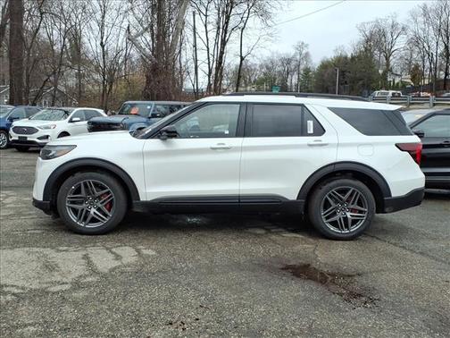 Star White Metallic Tri-Coat 2026 Ford Explorer ST