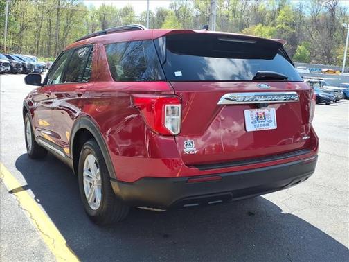 Rapid Red Metallic Tinted Clearcoat 2024 Ford Explorer XLT