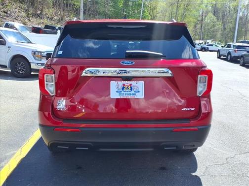 Rapid Red Metallic Tinted Clearcoat 2024 Ford Explorer XLT