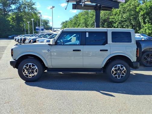 Desert Sand 2026 Ford Bronco Outer Banks