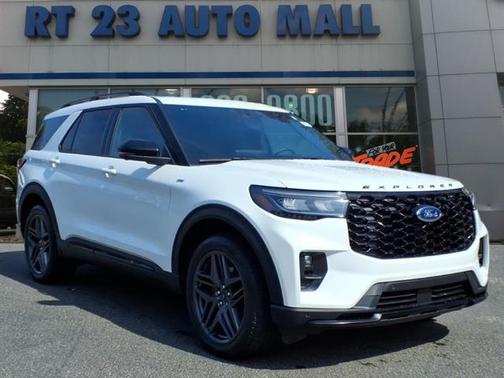 Star White Metallic Tri-Coat 2025 Ford Explorer ST-Line