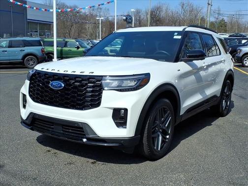 Star White Metallic Tri-Coat 2025 Ford Explorer ST-Line