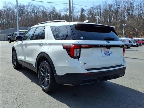 Star White Metallic Tri-Coat 2025 Ford Explorer ST-Line