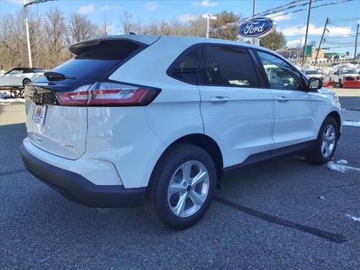 Oxford White 2024 Ford Edge SE
